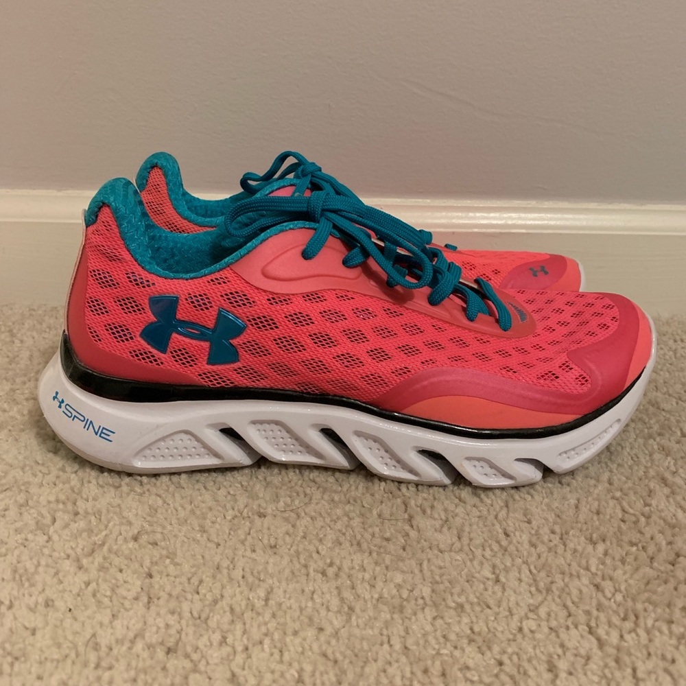 Under Armour Spine Sneakers